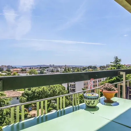 Sunny Flat With Balcony And View Over The Sea In