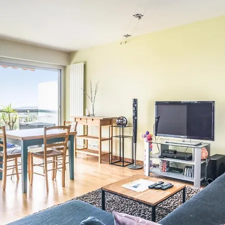 Sunny Flat With Balcony And View Over The Sea In Apartment *