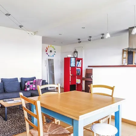 Sunny Flat With Balcony And View Over The Sea In Apartment Antibes